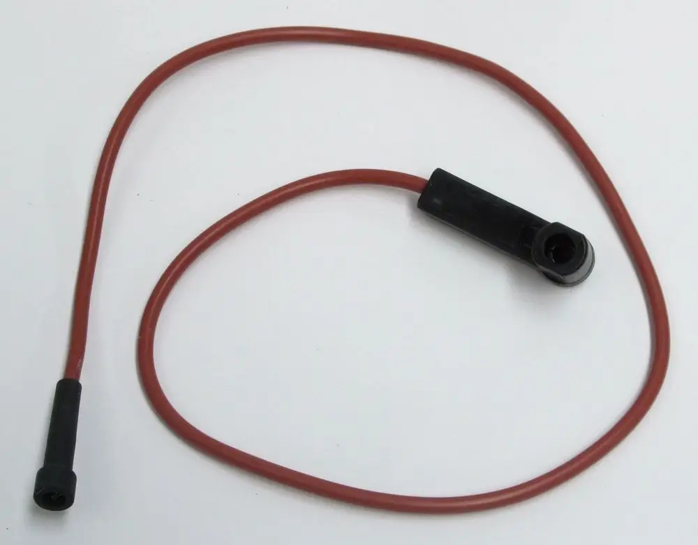 Rotes Zündkabel mit schwarzen Anschlüssen, geeignet für die Installation in Heizsystemen von Daikin.